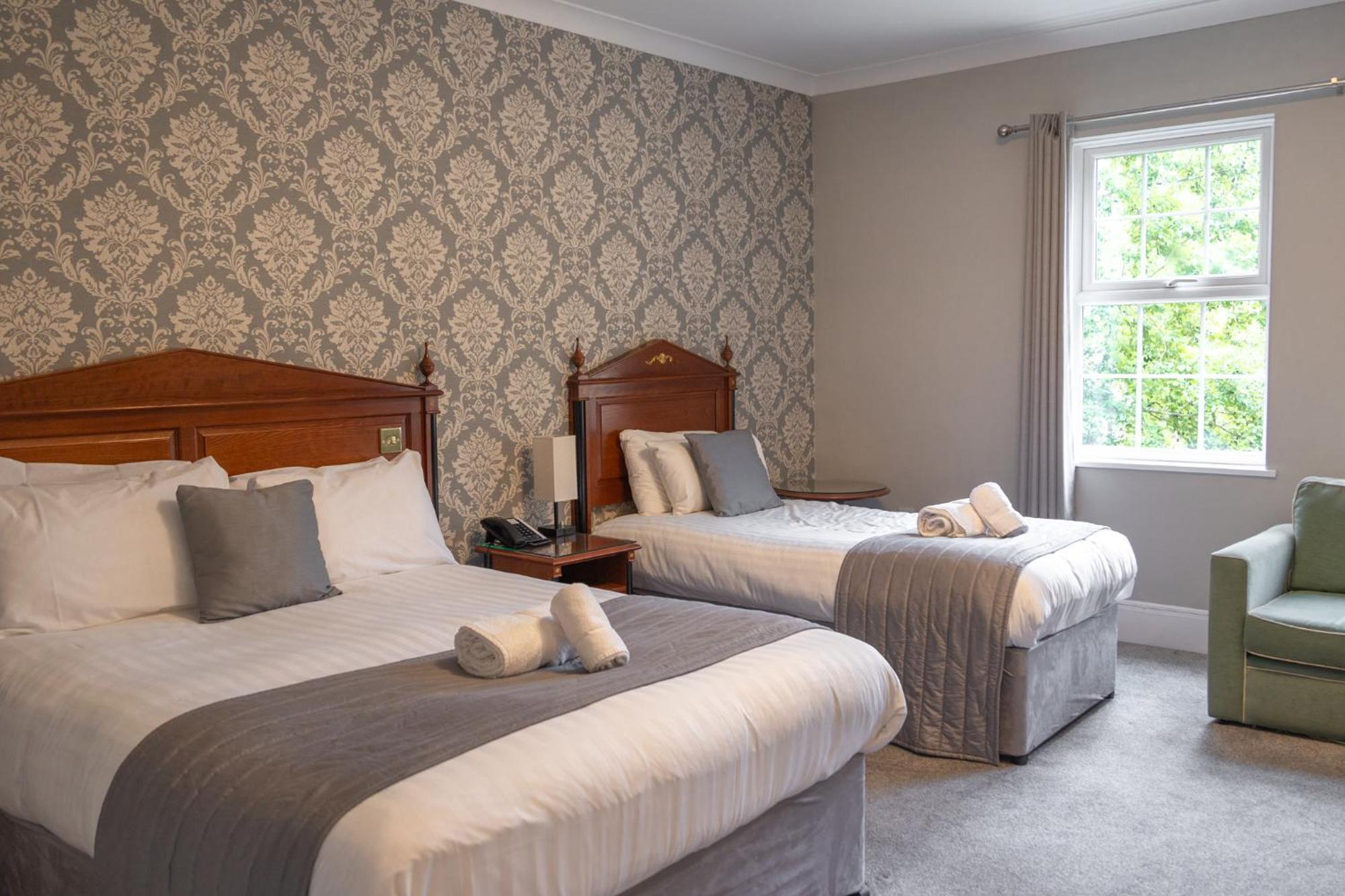 Woodland Manor Hotel Bedford Exterior foto